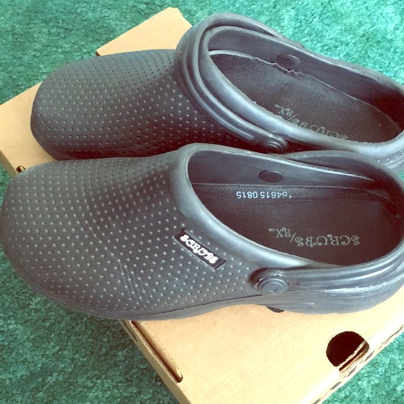 scrubs clogs